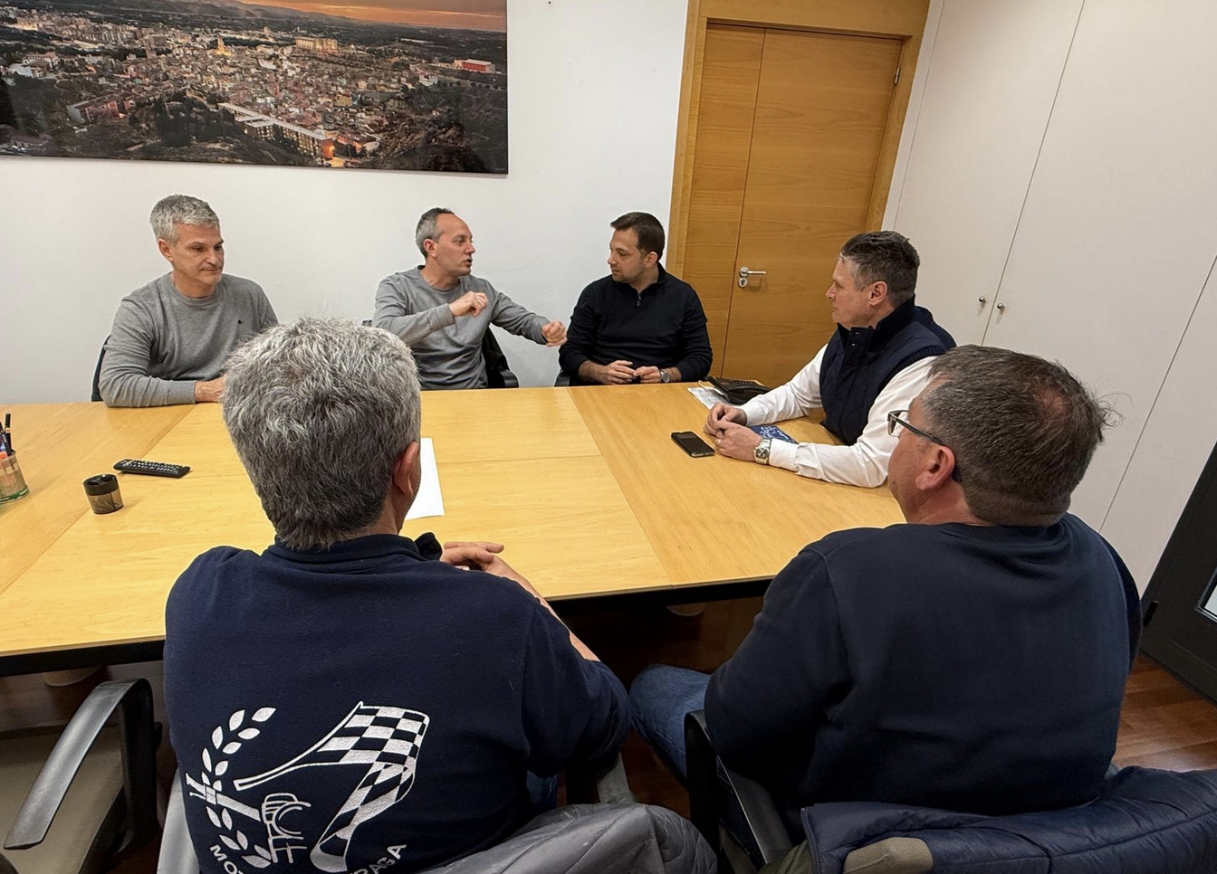 Xavi Galindo y Jordi Viladoms presentan ante el Ayuntamiento de Fraga su proyecto de la MonegrosBook